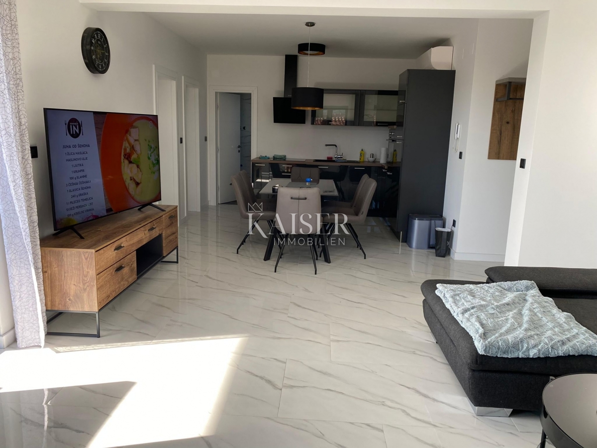 SRIMA, VODICE – LUKSUZNO DVOSOBNO APARTMA, 50 M OD PLAŽE