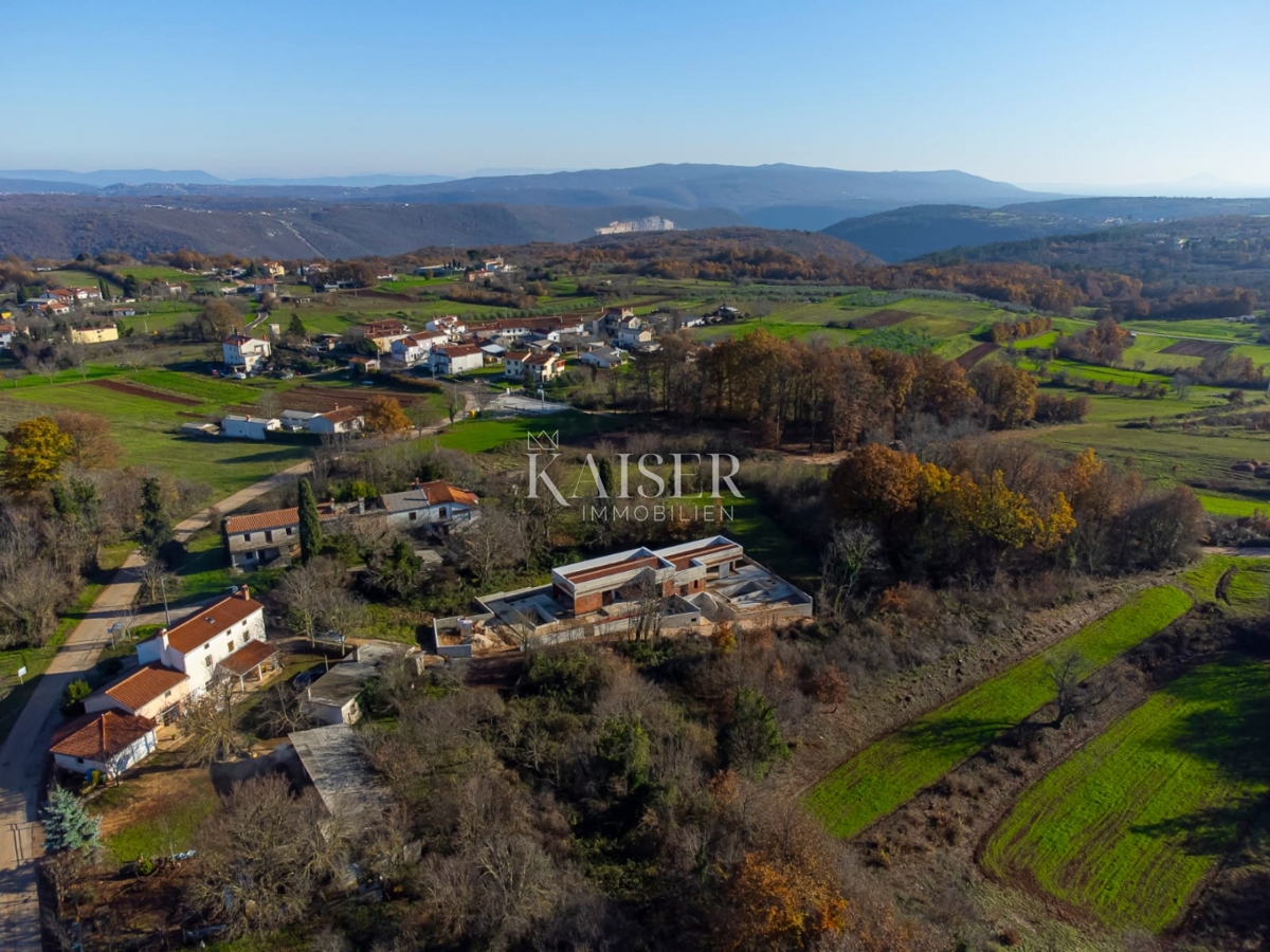 Istra, Barban - Moderna polpritlična hiša z bazenom
