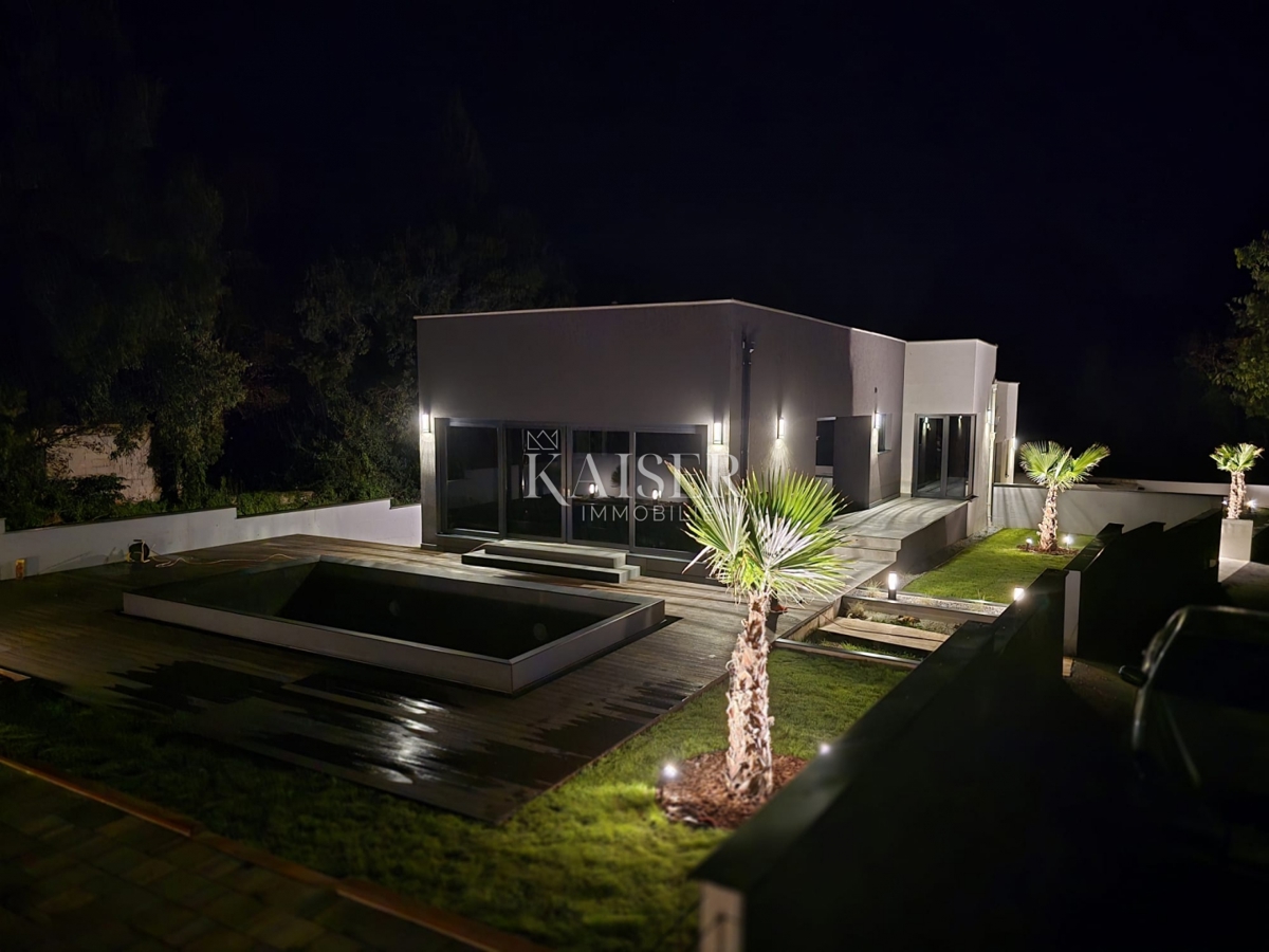 Istra, Barban - Moderna polpritlična hiša z bazenom
