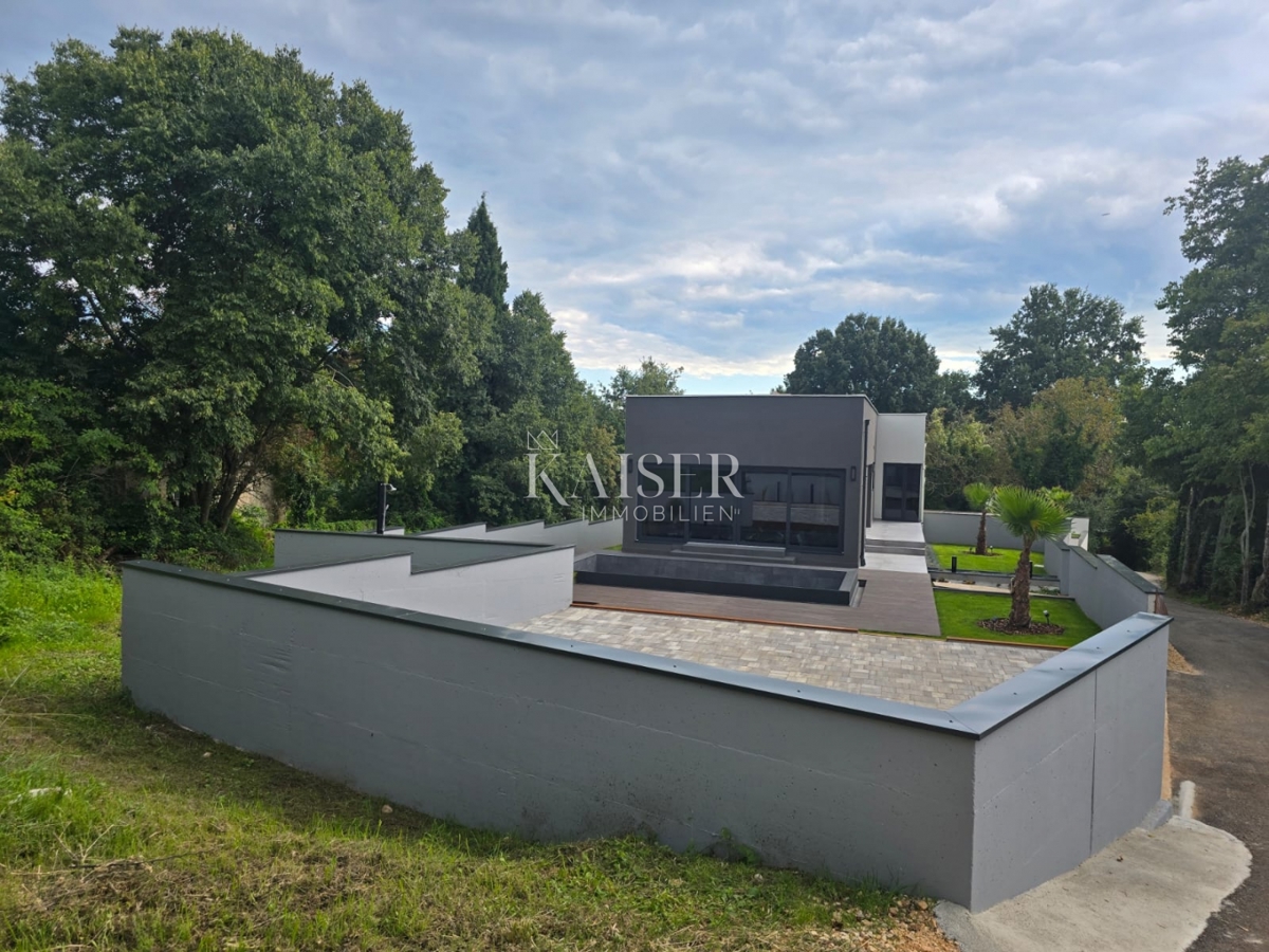 Istra, Barban - Moderna polpritlična hiša z bazenom