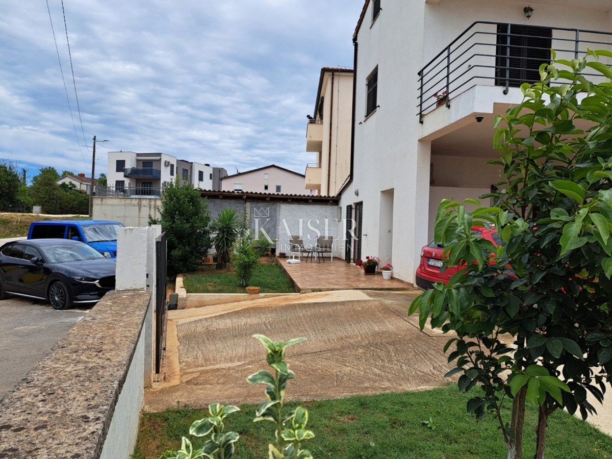 Istra, Medulin - apartmajska hiša 430m2 le 200m od morja