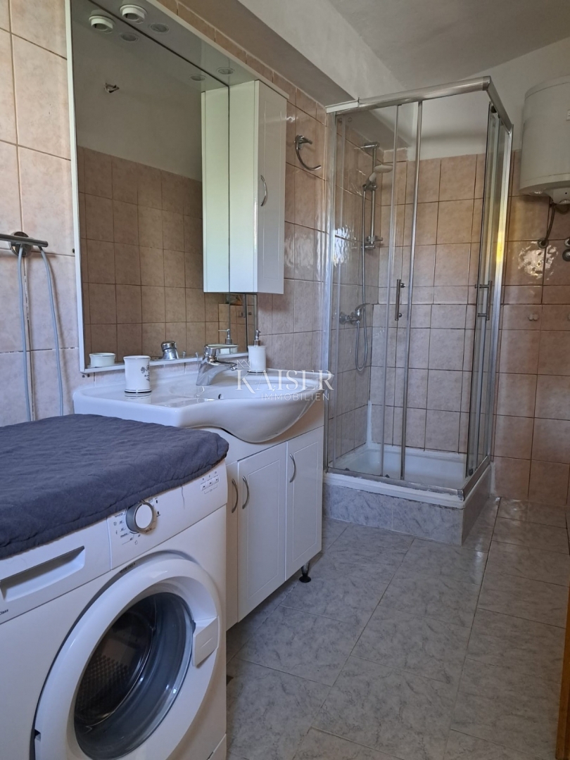 Istra, Medulin - apartmajska hiša 430m2 le 200m od morja