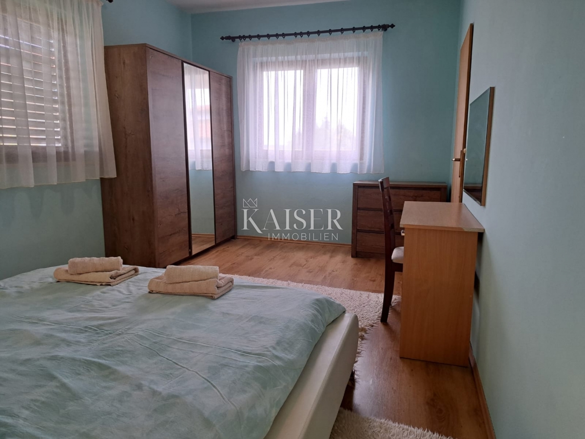Istra, Medulin - apartmajska hiša 430m2 le 200m od morja