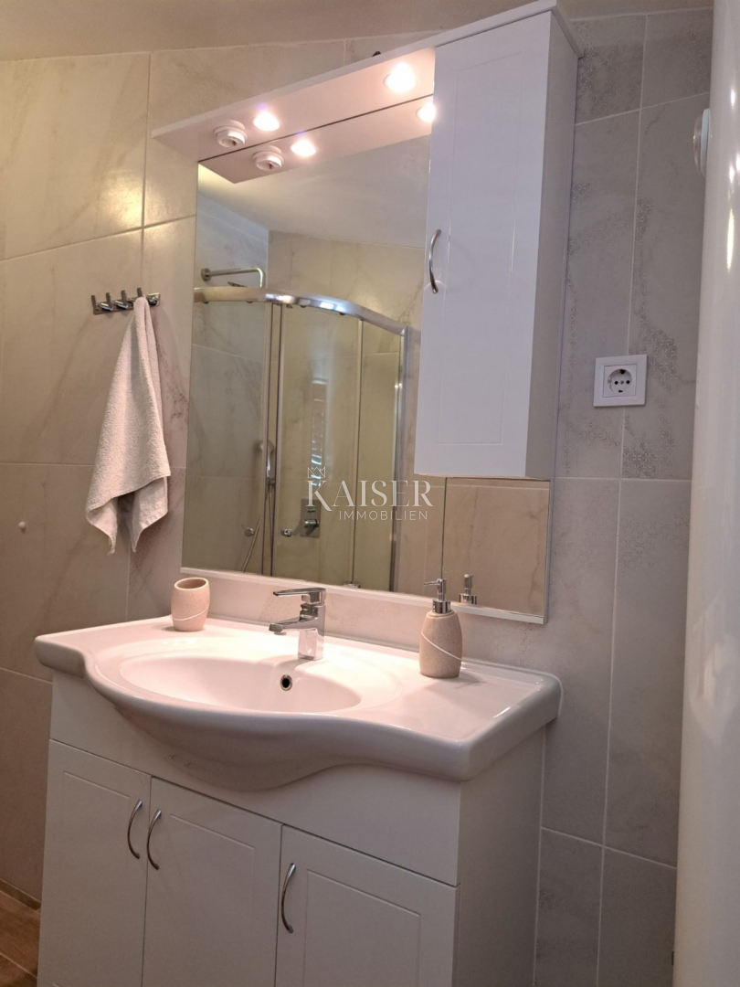 Istra, Medulin - apartmajska hiša 430m2 le 200m od morja