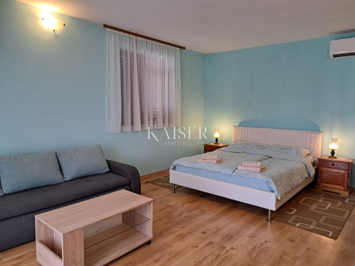 Istra, Medulin - apartmajska hiša 430m2 le 200m od morja