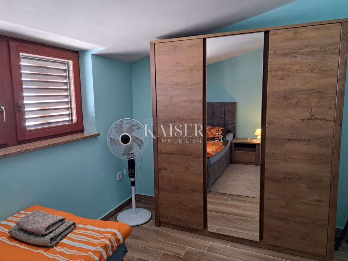 Istra, Medulin - apartmajska hiša 430m2 le 200m od morja