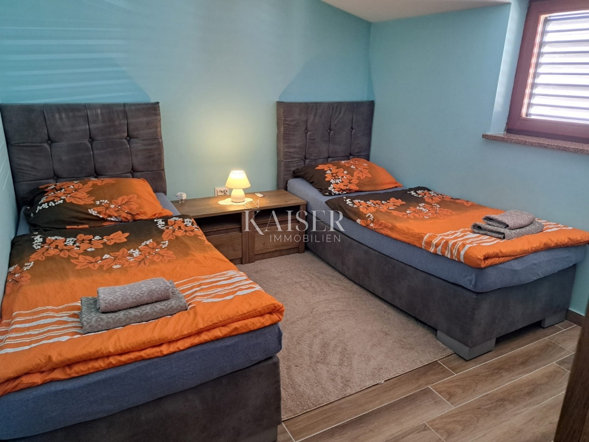 Istra, Medulin - apartmajska hiša 430m2 le 200m od morja