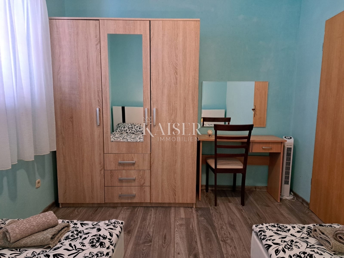 Istra, Medulin - apartmajska hiša 430m2 le 200m od morja