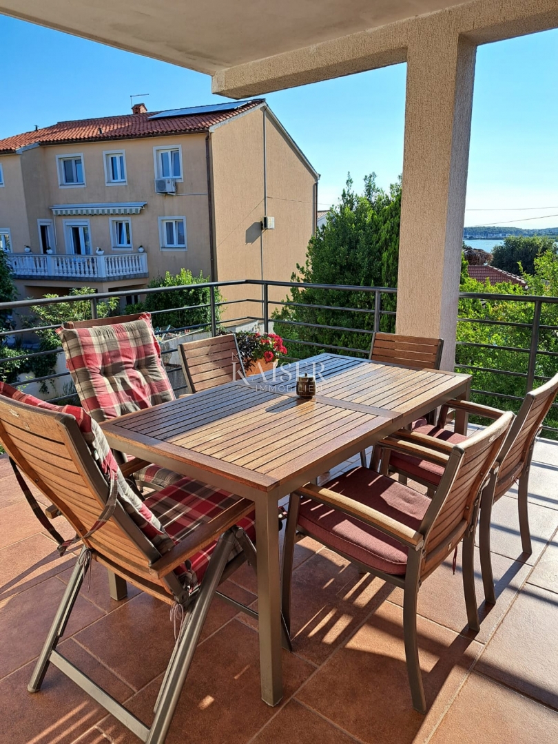 Istra, Medulin - apartmajska hiša 430m2 le 200m od morja