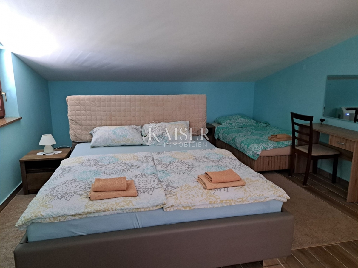 Istra, Medulin - apartmajska hiša 430m2 le 200m od morja