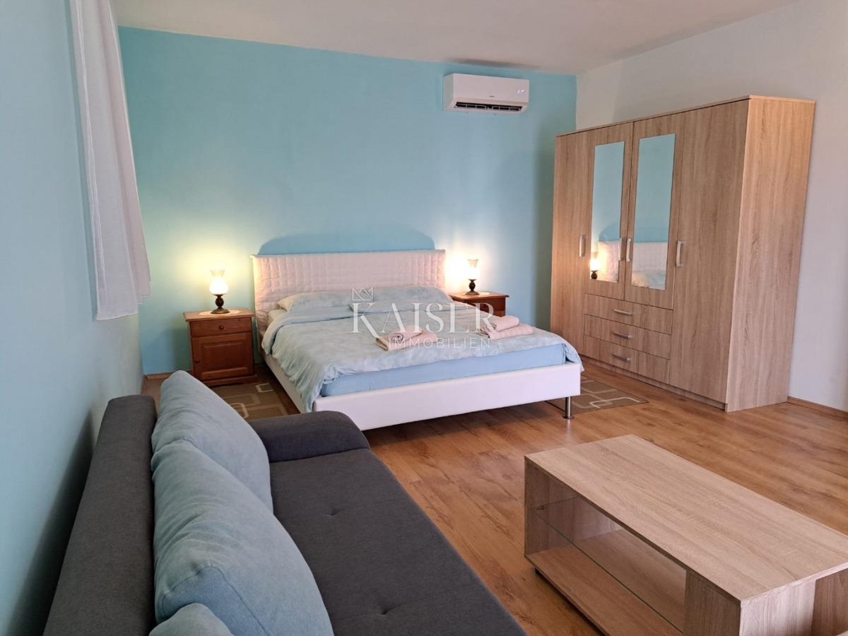 Istra, Medulin - apartmajska hiša 430m2 le 200m od morja