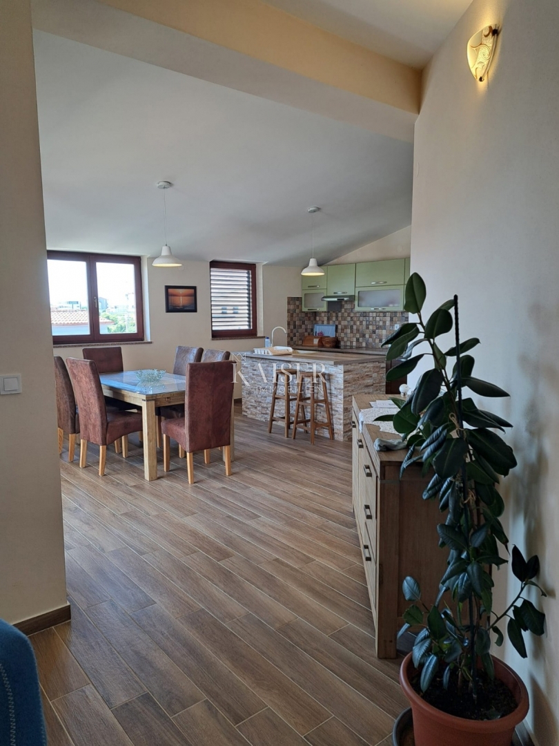 Istra, Medulin - apartmajska hiša 430m2 le 200m od morja