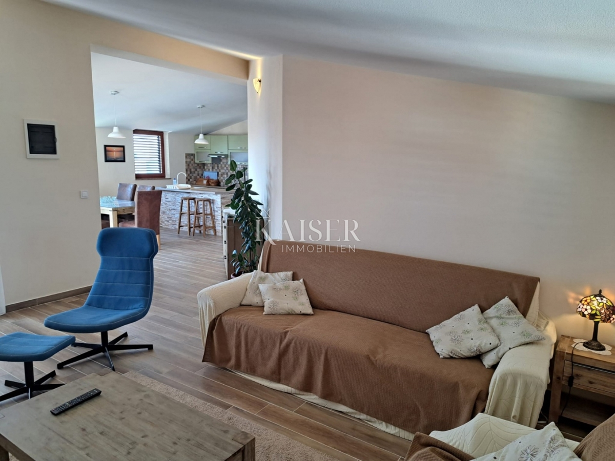 Istra, Medulin - apartmajska hiša 430m2 le 200m od morja