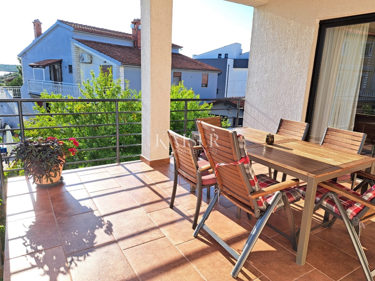 Istra, Medulin - apartmajska hiša 430m2 le 200m od morja