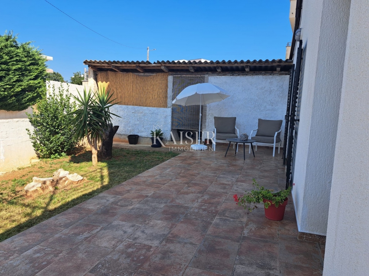 Istra, Medulin - apartmajska hiša 430m2 le 200m od morja