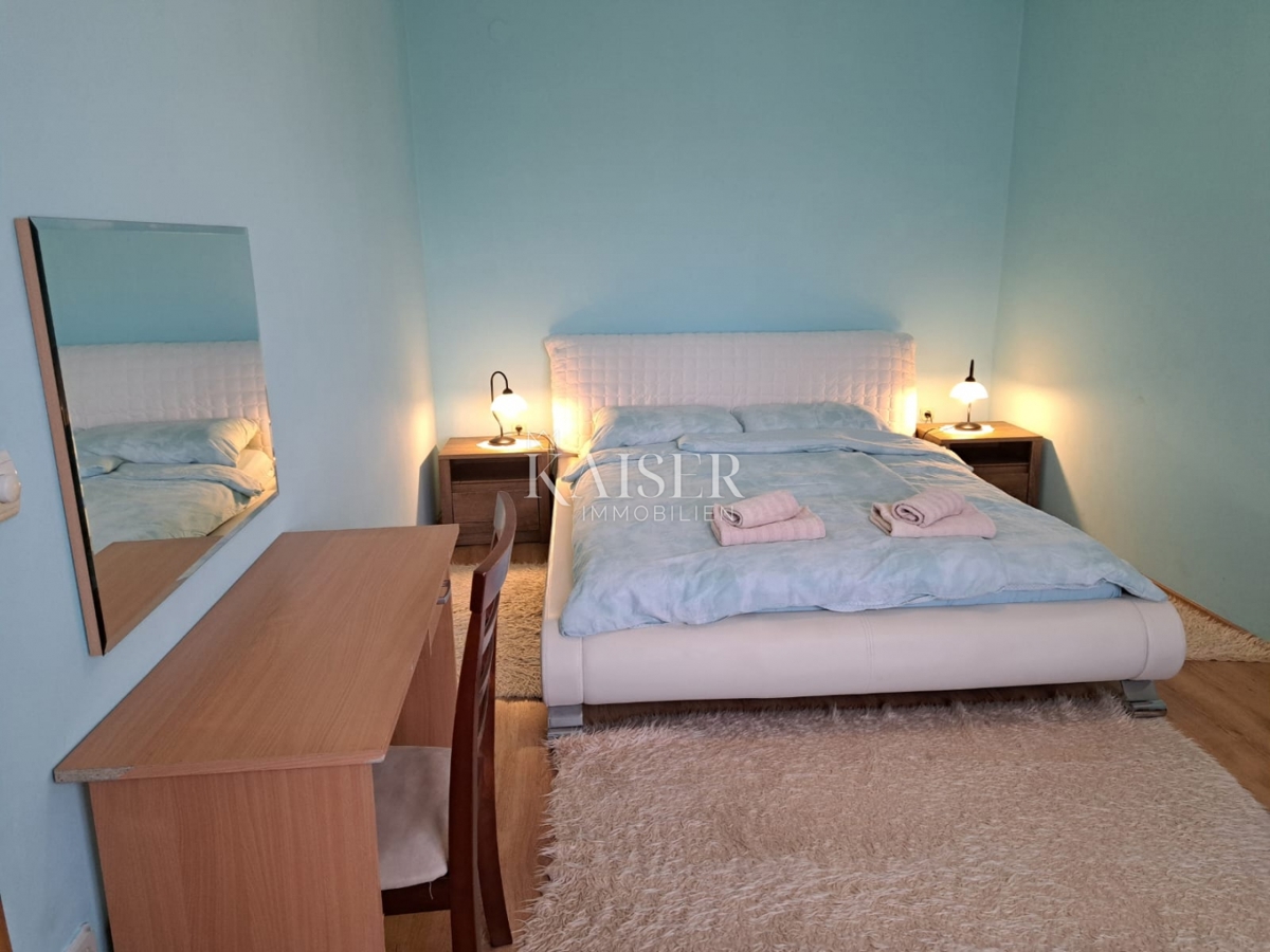 Istra, Medulin - apartmajska hiša 430m2 le 200m od morja