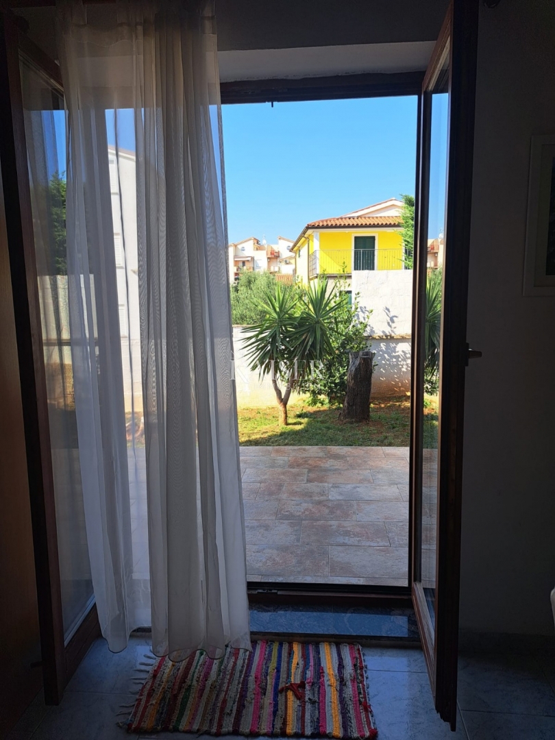 Istra, Medulin - apartmajska hiša 430m2 le 200m od morja