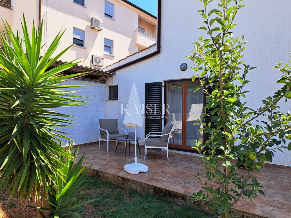 Istra, Medulin - apartmajska hiša 430m2 le 200m od morja