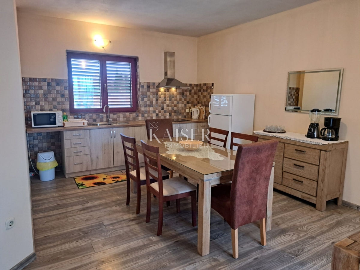 Istra, Medulin - apartmajska hiša 430m2 le 200m od morja