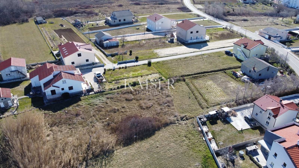 Zadar, Ljubač - pripravljeno za gradnjo, atraktivno zemljišče z gradbenim dovoljenjem 250 m od peščene plaže