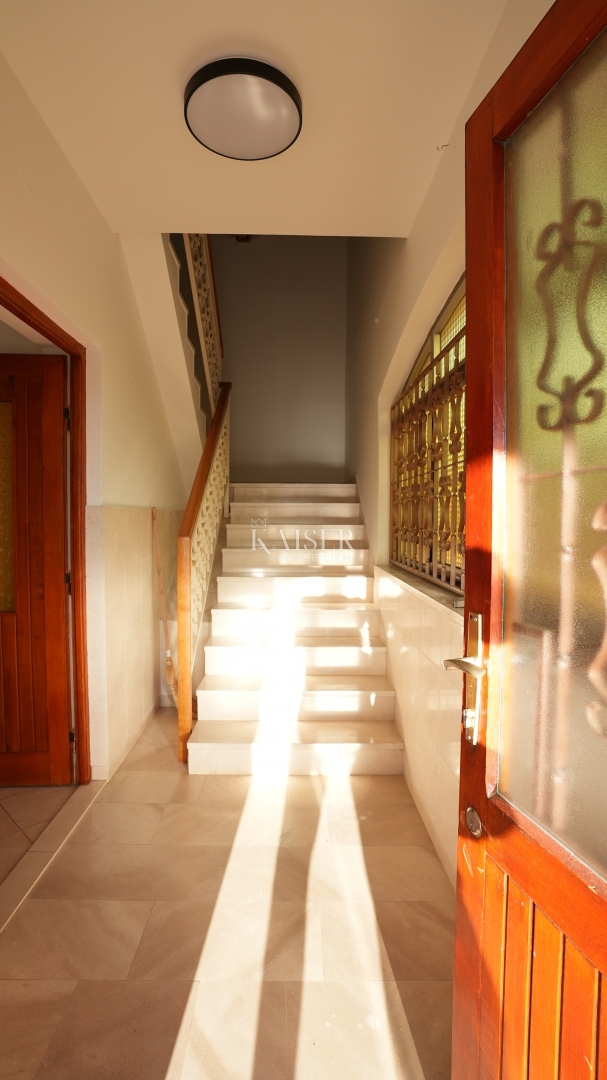 Hiša Donje Ražine, Šibenik, 500m2