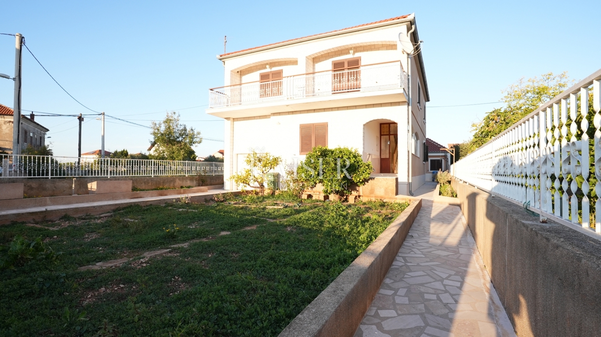 Hiša Donje Ražine, Šibenik, 500m2