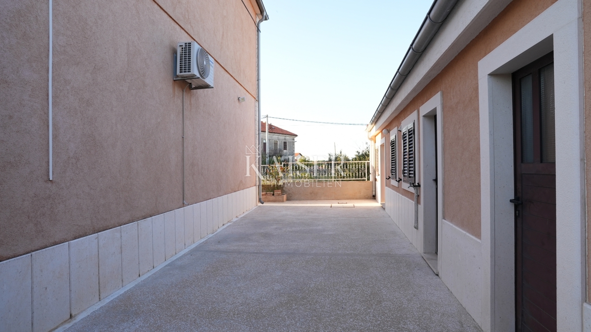 Hiša Donje Ražine, Šibenik, 500m2