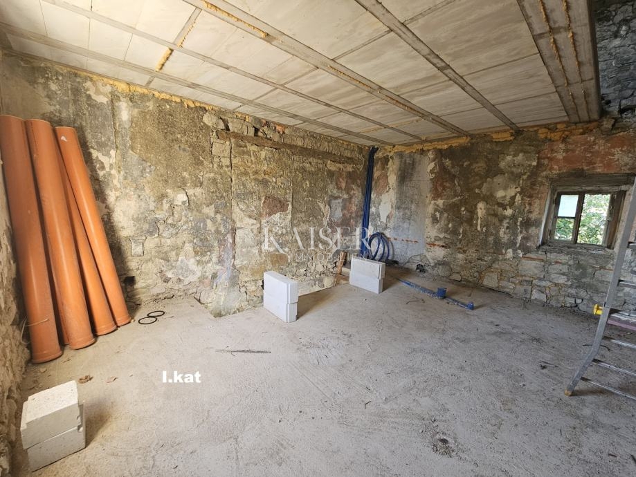 Istra, Krasica, istrska tradicionalna hiša za prenovo, 75m2