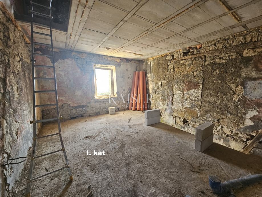 Istra, Krasica, istrska tradicionalna hiša za prenovo, 75m2