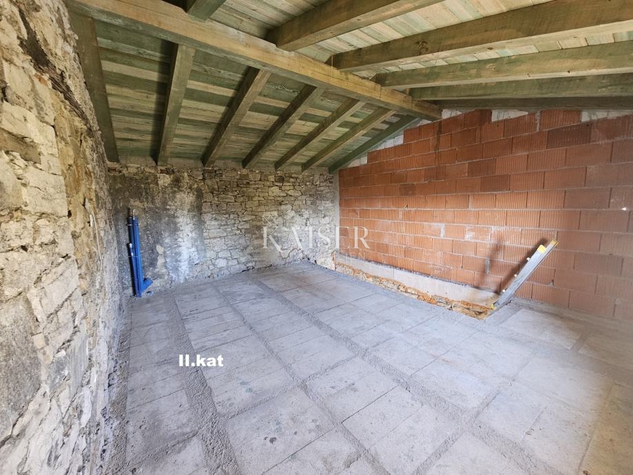 Istra, Krasica, istrska tradicionalna hiša za prenovo, 75m2