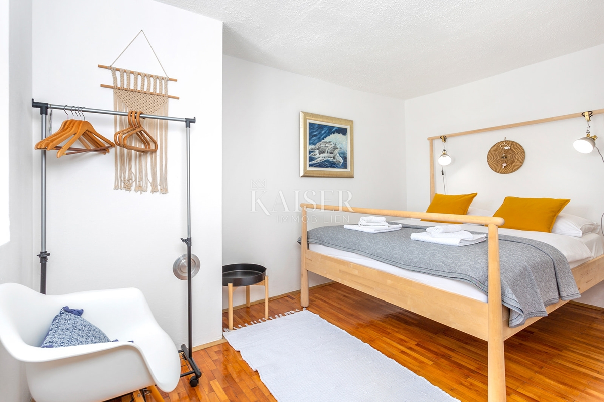 Vrbnik, otok Krk - samostojna hiša z dvema enotama, priložnost