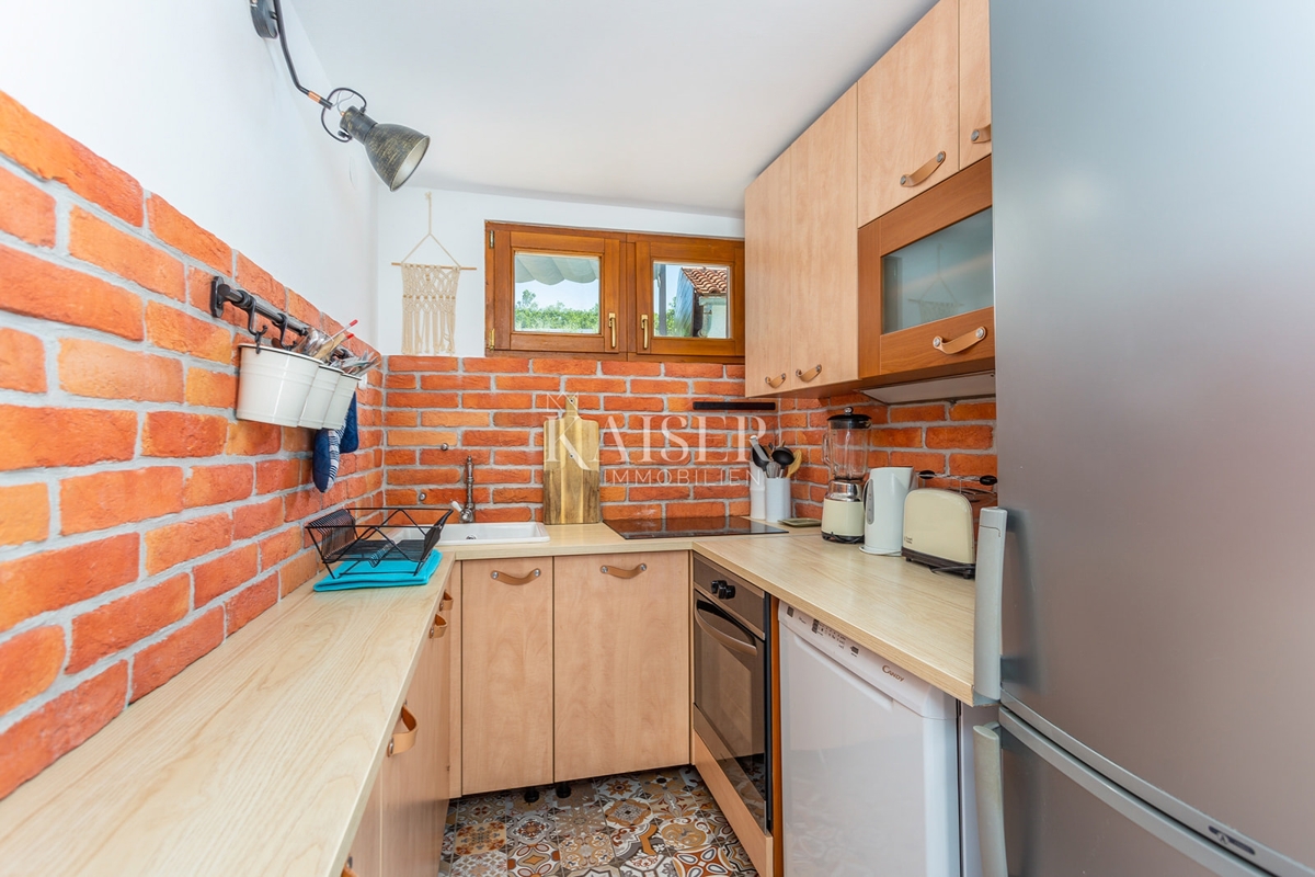 Vrbnik, otok Krk - samostojna hiša z dvema enotama, priložnost