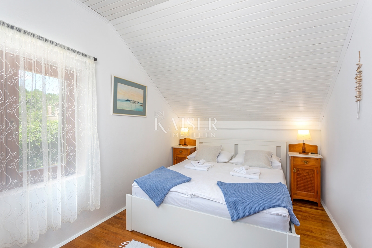 Vrbnik, otok Krk - samostojna hiša z dvema enotama, priložnost