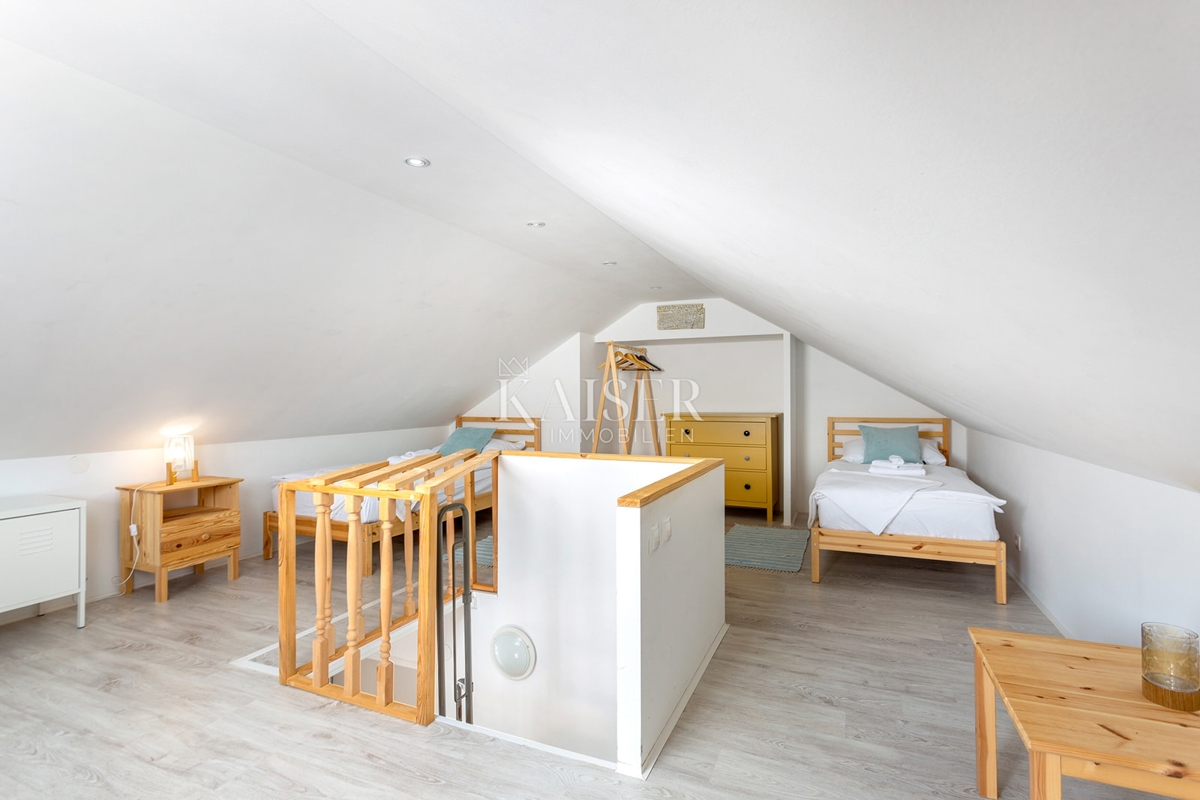 Vrbnik, otok Krk - samostojna hiša z dvema enotama, priložnost