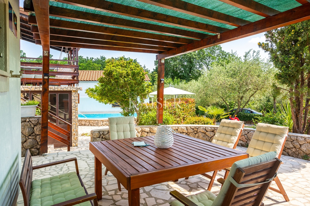 Vrbnik, otok Krk - samostojna hiša z dvema enotama, priložnost