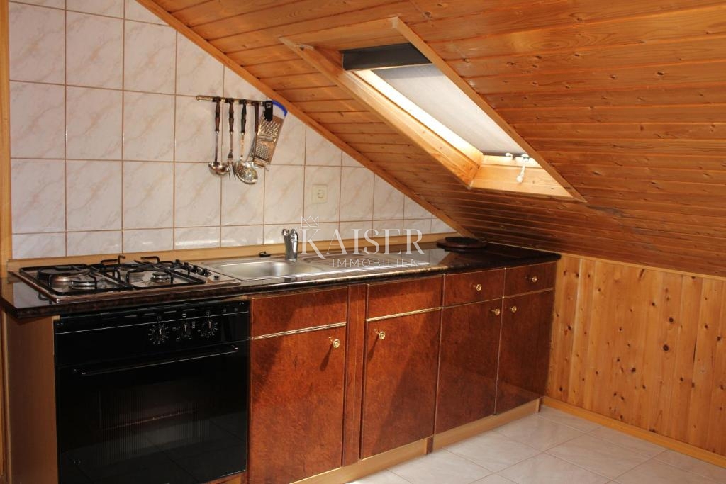 Otok Brač - Čudovita kamnita hiša s petimi apartmaji, oljčnim nasadom in panoramskim pogledom na morje