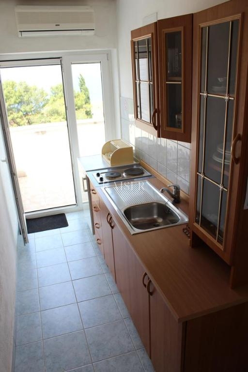 Otok Brač - Čudovita kamnita hiša s petimi apartmaji, oljčnim nasadom in panoramskim pogledom na morje