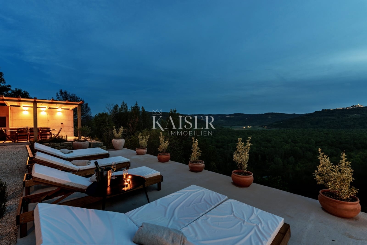 Istra, Motovun - moderna vila s pogledom na Motovun