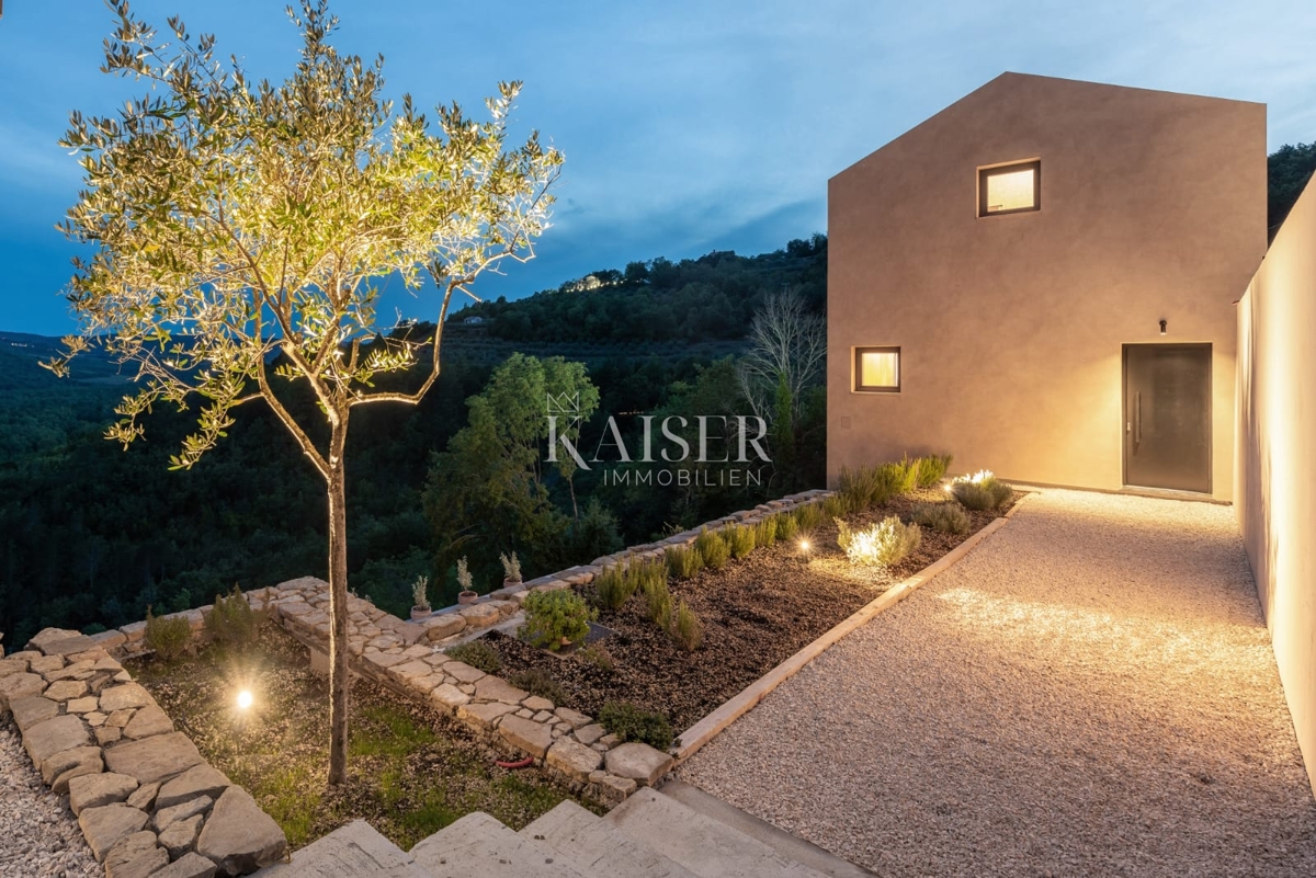 Istra, Motovun - moderna vila s pogledom na Motovun