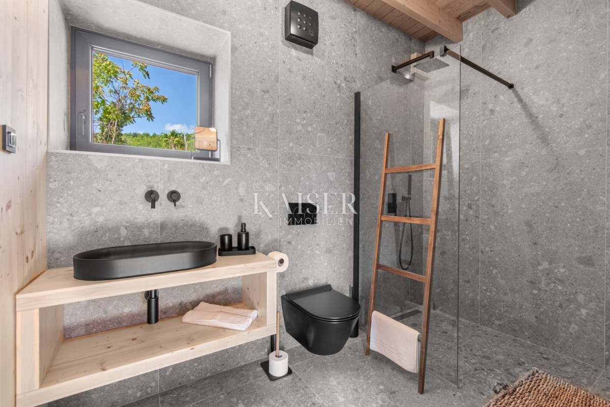 Istra, Motovun - moderna vila s pogledom na Motovun