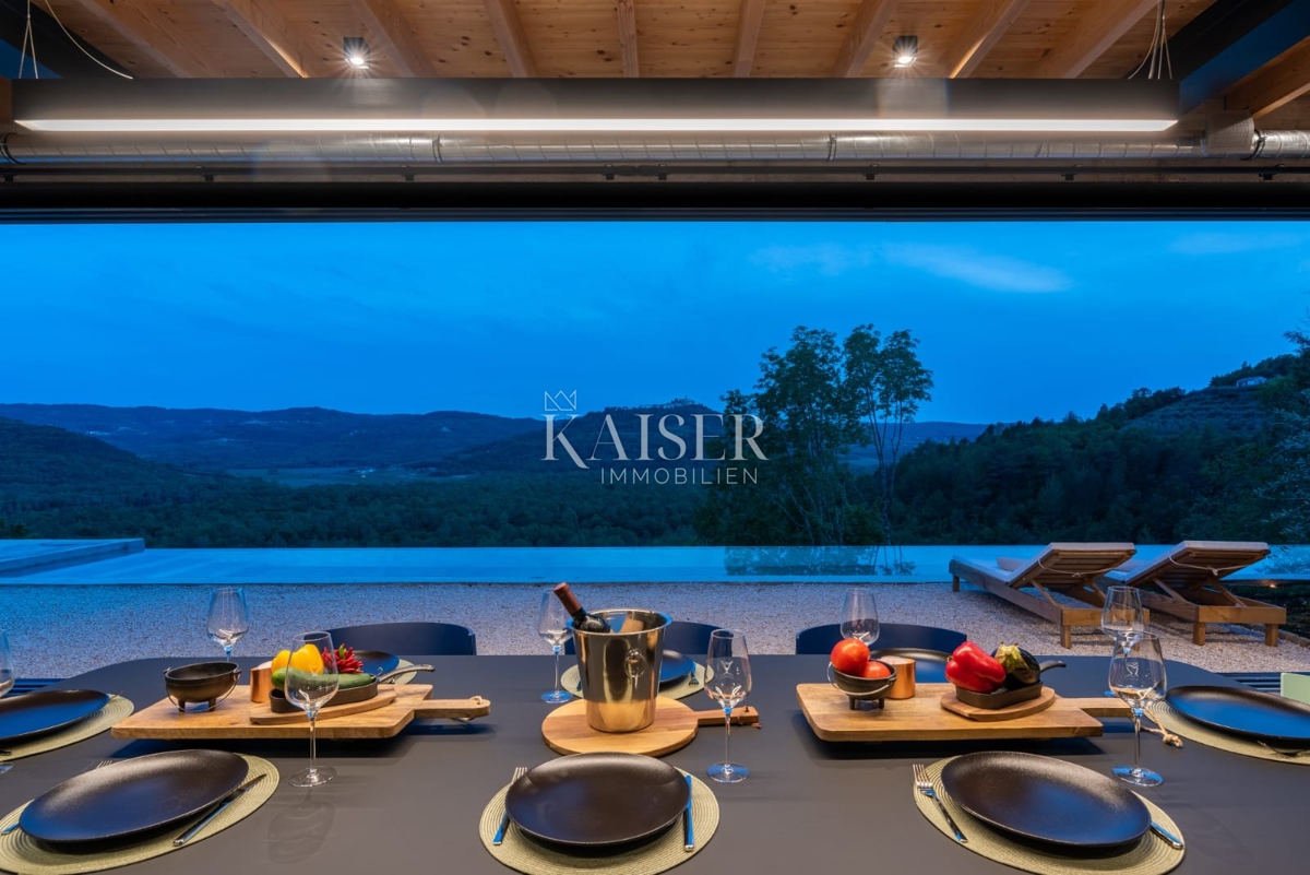 Istra, Motovun - moderna vila s pogledom na Motovun