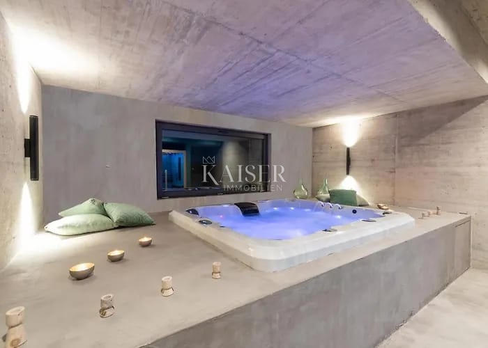 Istra, Motovun - moderna vila s pogledom na Motovun