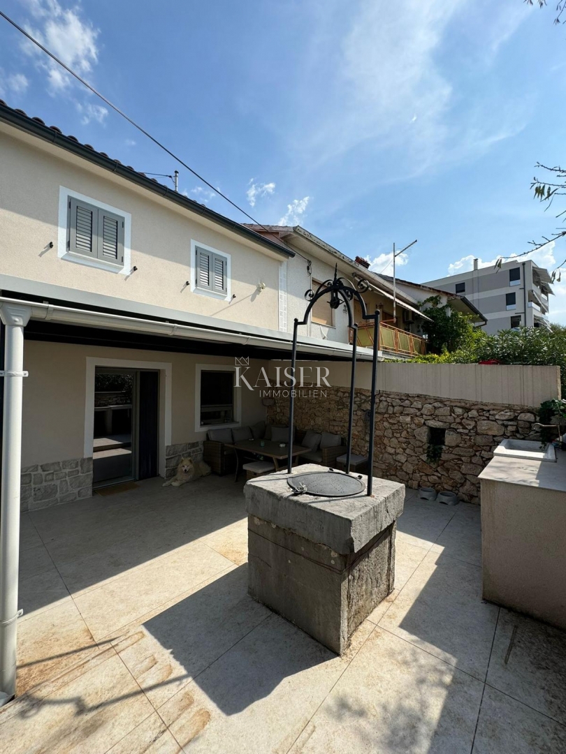 Kostrena - čudovita prenovljena obalna hiša