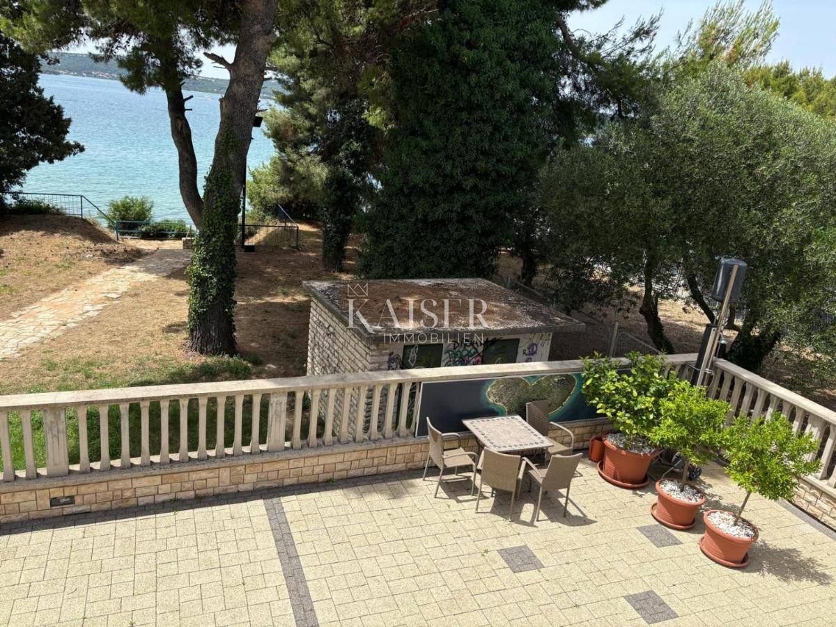 Sveti Filip i Jakov - vila prva vrsta ob morju