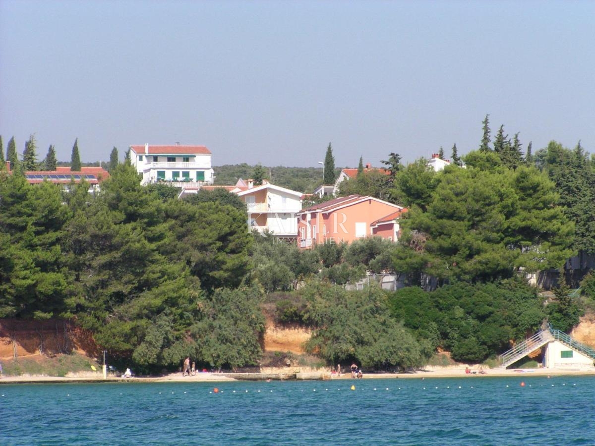 Sveti Filip i Jakov - vila prva vrsta ob morju