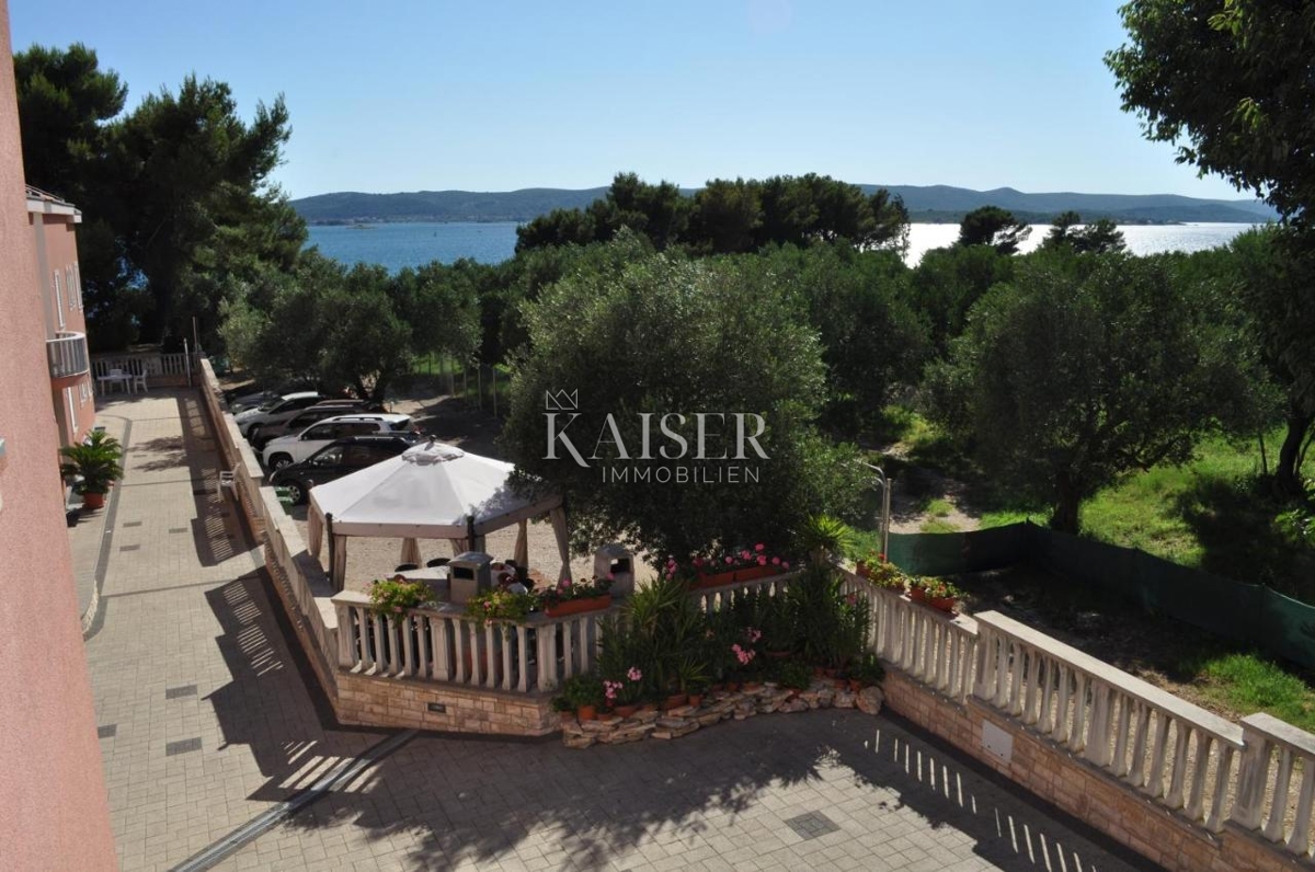 Sveti Filip i Jakov - vila prva vrsta ob morju