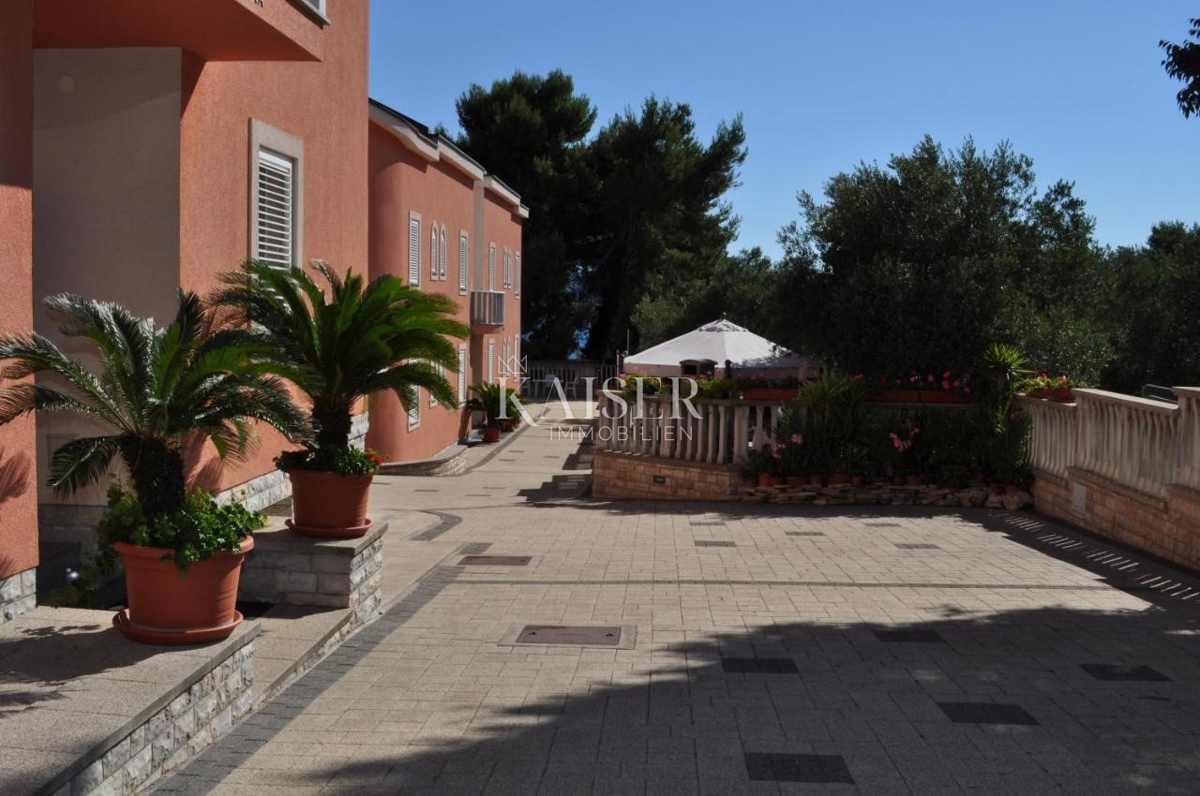 Sveti Filip i Jakov - vila prva vrsta ob morju