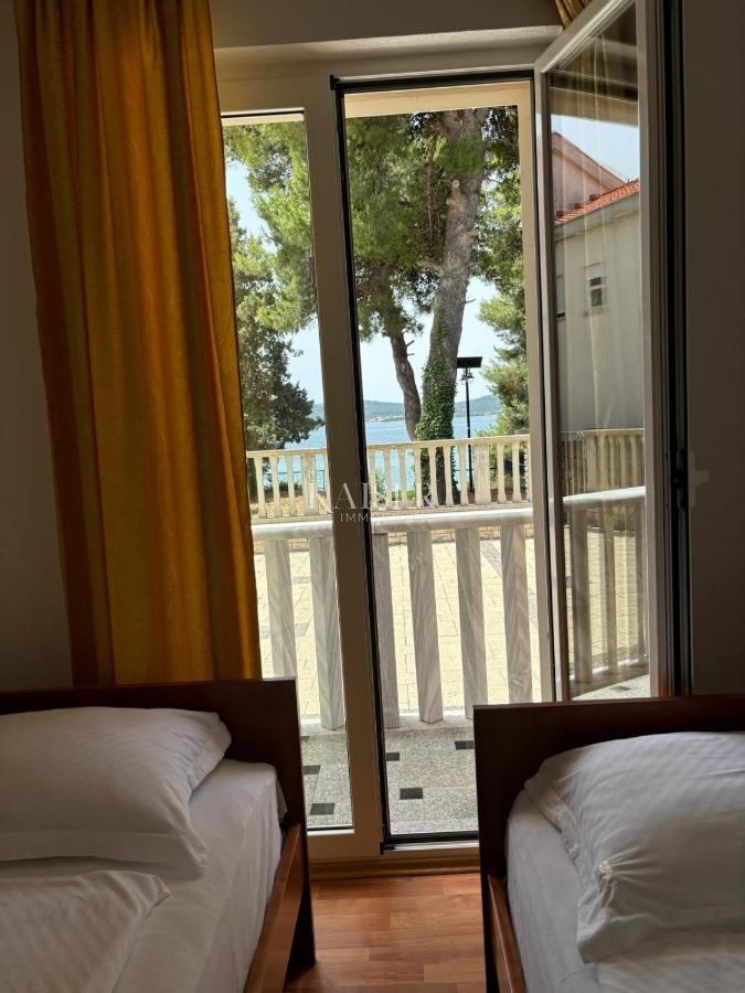 Sveti Filip i Jakov - vila prva vrsta ob morju