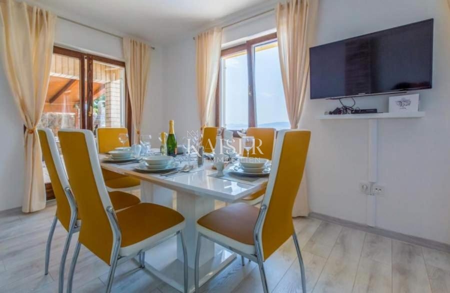 Hiša prva vrsta ob morju v bližini Novega Vinodolskega