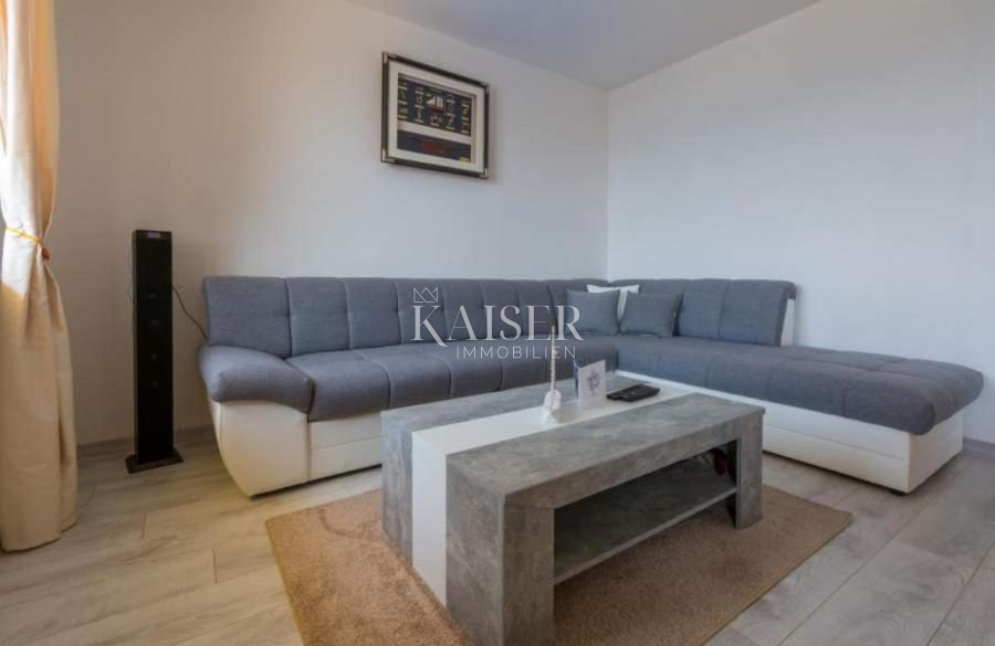 Hiša prva vrsta ob morju v bližini Novega Vinodolskega